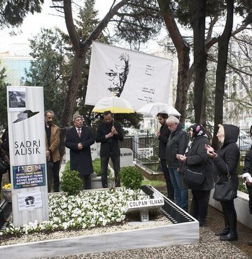 Doğum gününde kabri başında anıldı