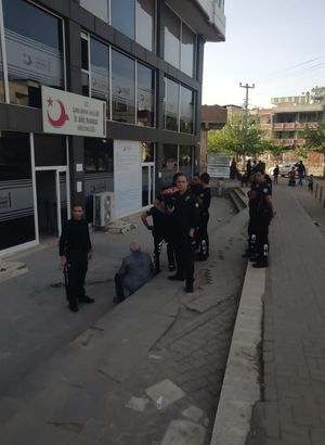 Son dakika: İl göç idaresine taşlı saldırı! 15 şüpheli gözaltında