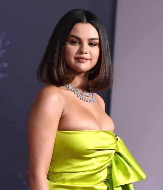 Selena Gomez'den kilo eleştirilerine yanıt: Bu halimle mükemmeli