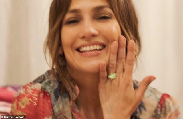 Ben Affleck'ten Jennifer Lopez'e köpük banyosunda evlilik teklifi
