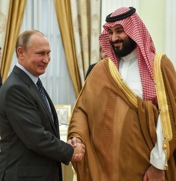 Rusya Devlet Başkanı Vladimir Putin ile Suudi Arabistan Veliaht Prensi Muhammed bin Selman, petrol piyasalarındaki gelişmeleri ve Ukrayna’daki durumu ele aldı.