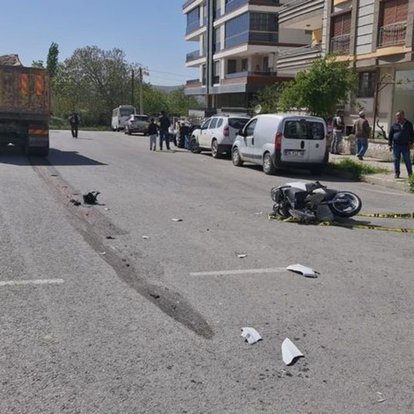 İzmir'de kamyonun çarptığı motosikletli öldü