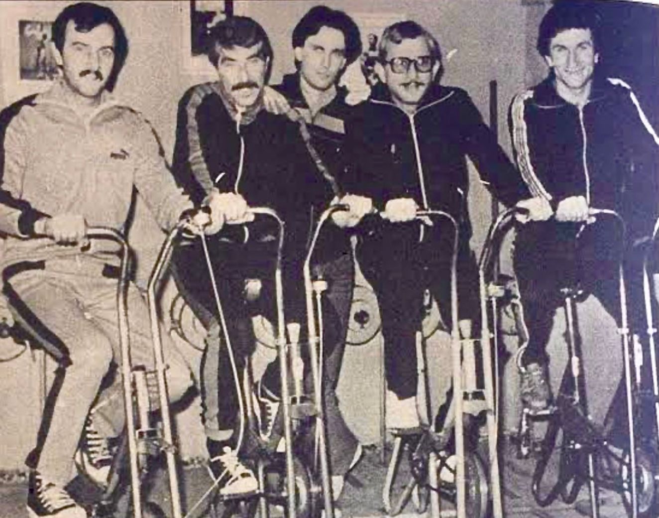 &lsquo;Geceye Selam&rsquo; m&uuml;zikalinin oyuncu kadrosu; Mustafa Alabora - Erdal Özyağcılar - Kaya Sensev - Haldun Dormen - Gafur Uzuner (1981) 