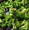 Lahanagillerden bir sebze olan brokoliyi sağlıklı beslenen ve fayda sağlamak isteyen bireyler tüketmektedir. Brokoli içeriğinde zengin mineral ve vitamini barındırdığı için her yaştan kişiye fayda sağlayan bir besindir. Uzmanlar brokolinin düzenli olarak tüketilmesini önermektedir. Son yıllarda ülkemizde daha da yaygınlaşan brokoliyi bulmak da oldukça kolaydır. 