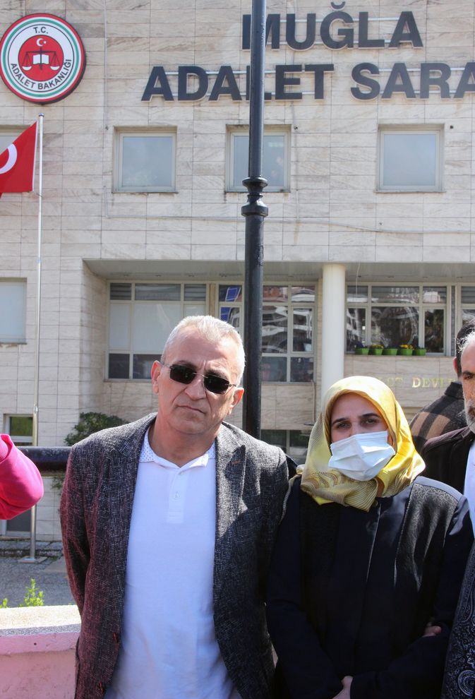 Baba Sıddık ve anne Şefika Gültekin