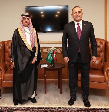 Dışişleri Bakanı Çavuşoğlu, Suudi mevkidaşı Faysal bin Farhan ile telefonda ikili ilişkileri ve önümüzdeki dönemde atılabilecek adımları görüştü