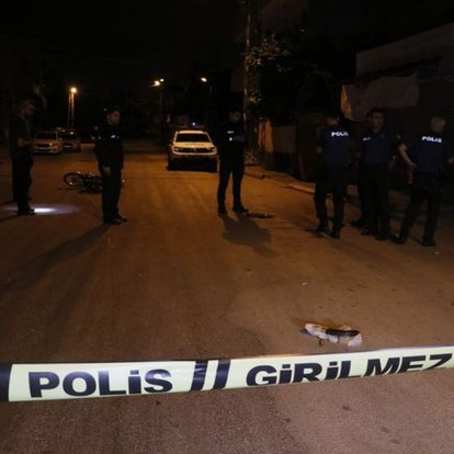 Adana'da kalaşnikoflu iki şüpheli yakalandı