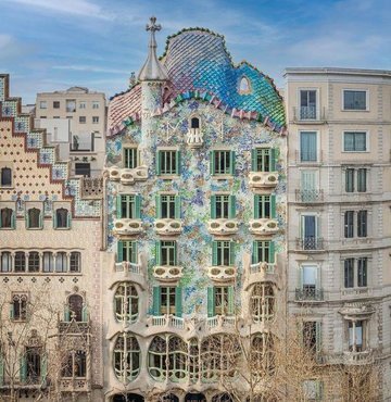 Refik Anadol’un Barcelona’daki ünlü Casa Batllo evinin ön cephesini yeniden tasarlayarak ortaya çıkardığı “Casa Batllo: Yaşayan Mimari” adlı dinamik NFT eseri açık artırmada 1 milyon 380 bin dolara alıcı buldu