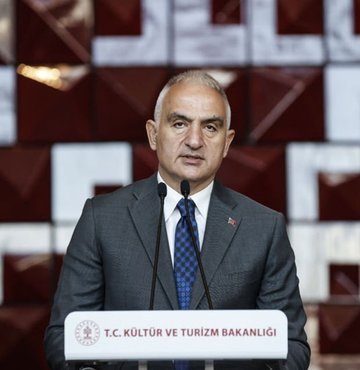 28 Mayıs-12 Haziran arasındaki 16 gün boyunca İstanbul ve Ankaralılarla buluşacak olan Beyoğlu Kültür Yolu ve Başkent Kültür Yolu Festivali öncesinde bir açıklama yapan Kültür ve Turizm Bakanı Mehmet Emin Ersoy, "Festivali, festivallere dönüştürmeyi ve geleneksel hale getirmeyi kararlaştırdık" diye konuştu. 