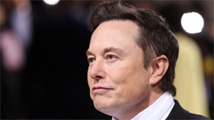 Elon Musk, 44 milyar dolarlık Twitter anlaşmasını askıya aldı