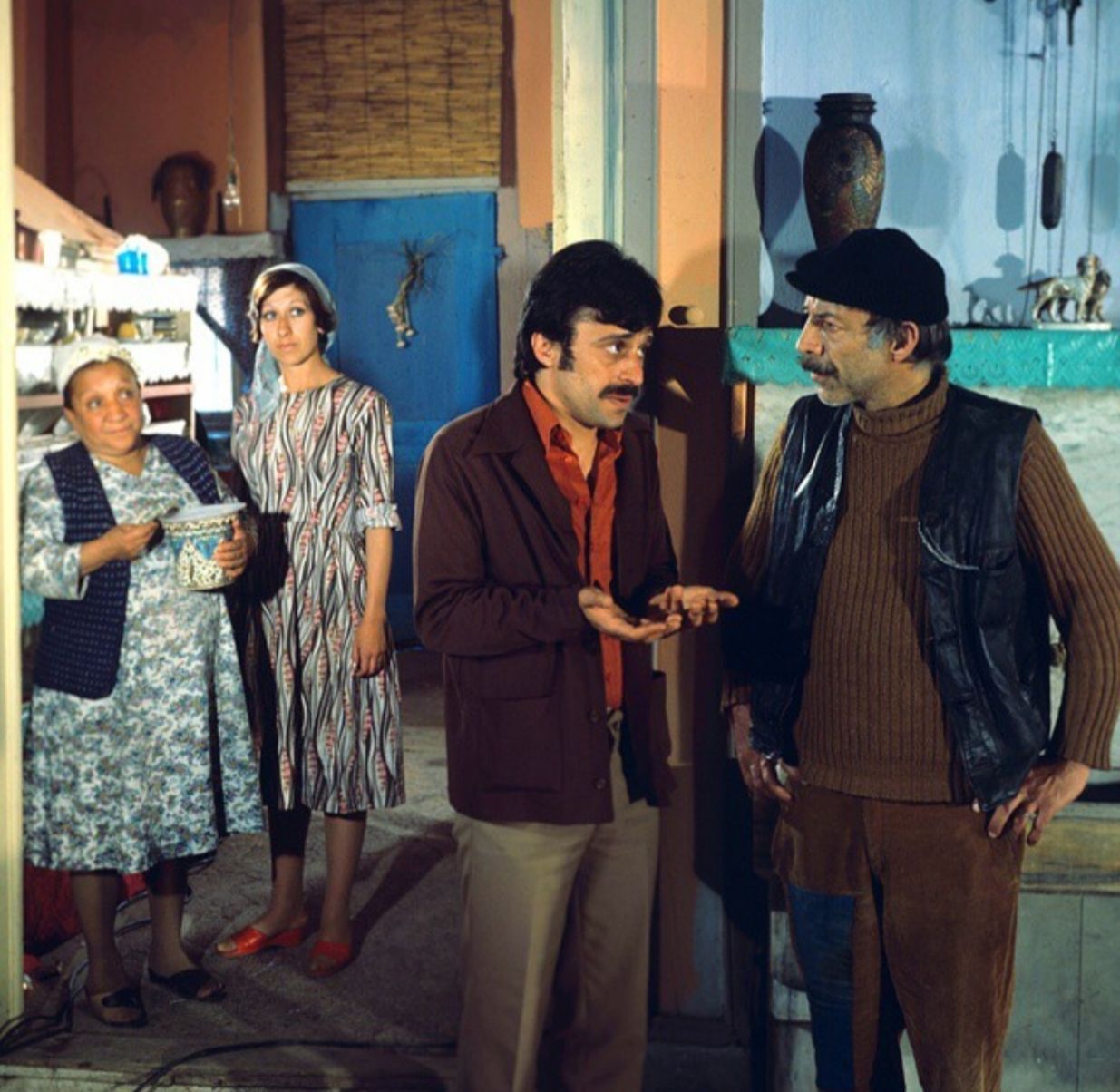 Aile Şerefi (1976) M&uuml;nir &Ouml;zkul - Şevket Altuğ - Adile Naşit - Ayşen Gruda 