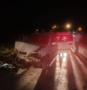 Manisa' Ahmet lilçesinde iki aracın ağırçarapışması meydana gelen trafik kazasında 1'i 6 kesi yaralı