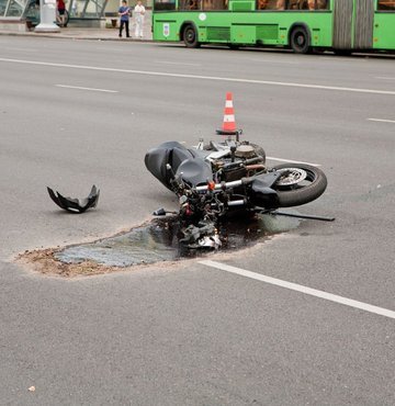 Şehnaz Benoziyo, 4 yıl önce Bodrum’da eşiyle birlikte motosikletle giderken geçirdiği kaza sonucu kaburgasını incitti. İstanbul’a döndüklerinde şiddetli ağrı ve şişme şikâyetiyle hastaneye başvurdu. Tedavisi devam ederken yapılan incelemeler sırasında tesadüfi olarak akciğer kanseri olduğunu öğrendi. Başladığı zor süreç sonrasında aldığı tedaviyle hayata tutunmayı başardı

 