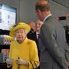 İngiltere Kraliçesi 2. Elizabeth'den Londra'da adının verildiği metroya sürpriz ziyaret