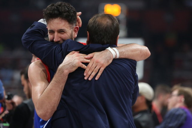 Son Dakika: Anadolu Efes, Avrupa şampiyonluğunu Coşkuyla Kutladı ...