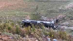 Niğde'de otobüs devrildi: 2 ölü, 42 yaralı