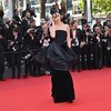 Cannes'da Bella Hadid rüzgarı