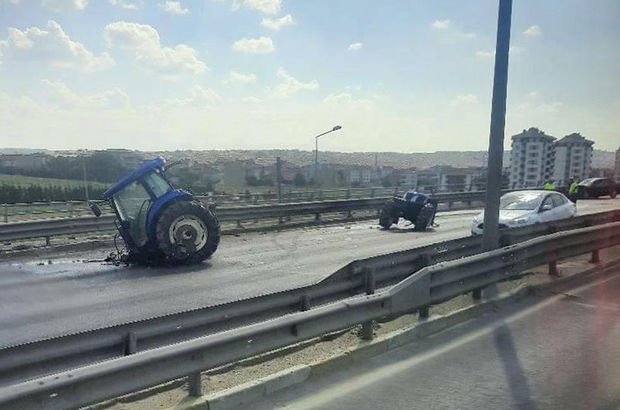 Trafik kazasında traktör ikiye bölündü