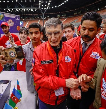 Aziz Sancar Teknofest Azerbaycan'ı ziyaret etti