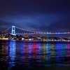 FSM Köprüsü Azerbaycan bayrağının renklerine büründü