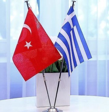 Yunan basınında yer alan haberde, Yunanistan Dışişleri Bakanlığı’nın yurtdışındaki temsilciliklerine Türkiye karşıtı 16 farklı harita gönderdiği ve diplomatları Türkiye karşıtı lobicilik ile görevlendirdiği ifade edildi