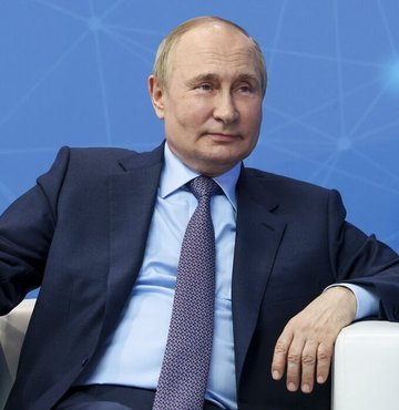 Rusya Devlet Başkanı Vladimir Putin, katıldığı etkinlikte kendini Rus Çarı Petro ile karşılaştırdı.