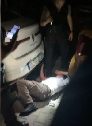 Sultangazi’de yolcu taksiciyi silahla vurdu