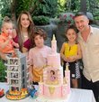 Yağmur Sarıoğlu-Sabri Sarıoğlu çifti, çocukları Sarp ve Sare’nin yaş günlerini aynı organizasyonla kutladı. İkili, etkinlikten fotoğrafları da Instagram
