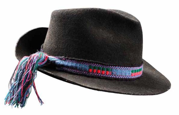 Cem Karaca’nın şapkası.