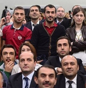 Kabine toplantısında değinilen konulardan biri olan öğretmen atamaları ile ilgili son durum merak ediliyor. Cumhurbaşkanı Erdoğan ve Milli Eğitim Bakanı Mahmut Özer