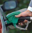 Güncel motorin, LPG ve benzin fiyatı araştırılıyor. Bir zam, bir indirim haberlerinin gelmesiyle değişen akaryakıt fiyatları araç sahiplerinin gündeminde yer alıyor. 15 Haziran