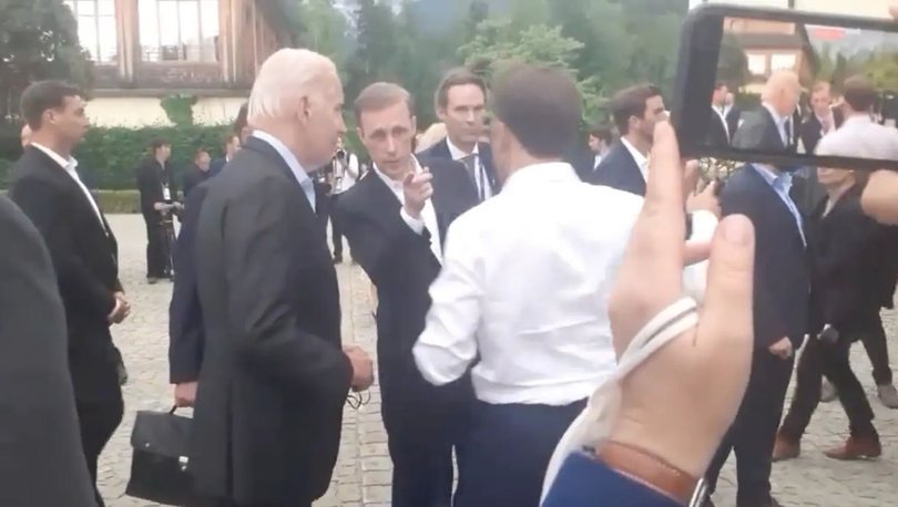 Macron Biden'a 'kötü haber' verirken gazetecilere yakalandı