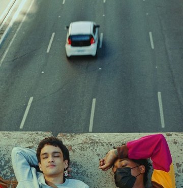 Pera Film, Onur Haftası’nı “Bir Direniş Alanı Olarak Yoldaşlık” başlıklı programla kutluyor. Önemli festivallerde izleyiciyle buluşmuş filmlerin yer aldığı program 8 Temmuz’a kadar Pera Müzesi Oditoryumu’nda ücretsiz izlenebilir.