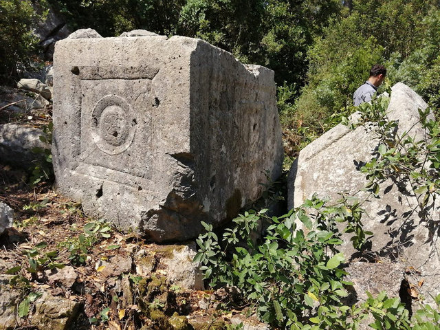 Kent merkezindeki 1800 yıllık yaşam alanı, talan edildi