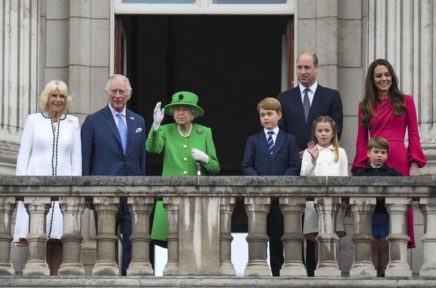 İngiliz Kraliyet Ailesi 'kemer sıkma' dönemine mi giriyor?