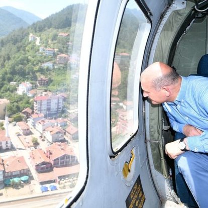 Son dakika: Bakan Süleyman Soylu, selden etkilenen Bozkurt’ta helikopterle incelemelerde bulundu