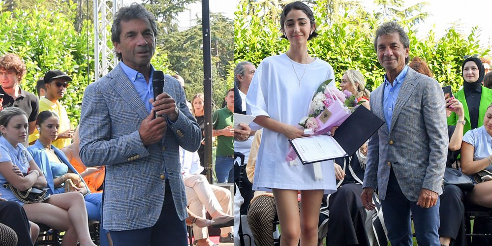 Hakko'dan geleceğin modacılarına tebrik...