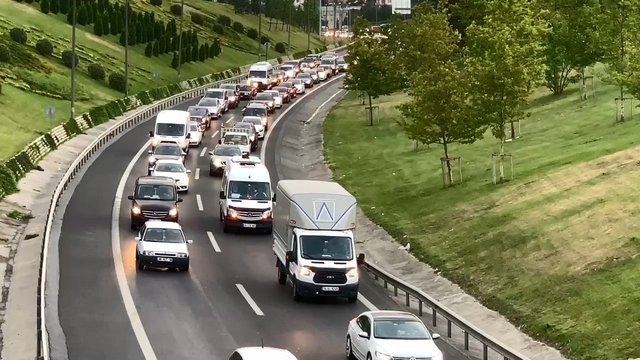 Son dakika: 9 günlük tatili fırsat bilenler yola çıktı! Yoğunluk oluştu