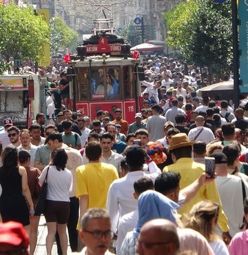 Prof. Dr. İsmail Balık, "Bireysel tedbirlerimizi yeniden almaya başlamamız gerekiyor. Toplu taşımada, kalabalık ortamlarda mutlaka maske kullanılmasını tavsiye ediyorum" dedi 