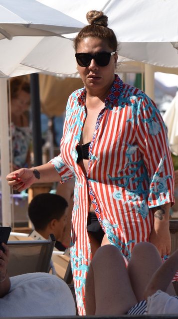 Genç Sevgilisiyle Bodrum'da Aşka Geldi!