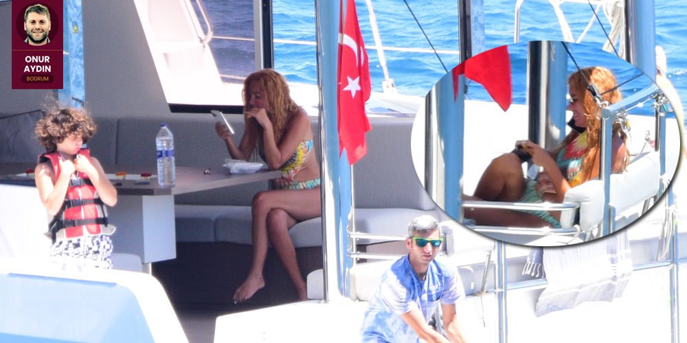 Anne-oğul teknede...