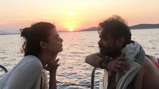 Kenan Do�ulu�dan romantik evlilik y�l d�n�m� payla��m�