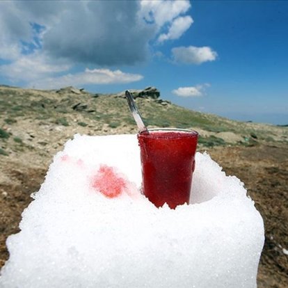 Aydın'da sıcaktan bunalanlara Madran Dağı'ndan gelen lezzet: Kar helvası