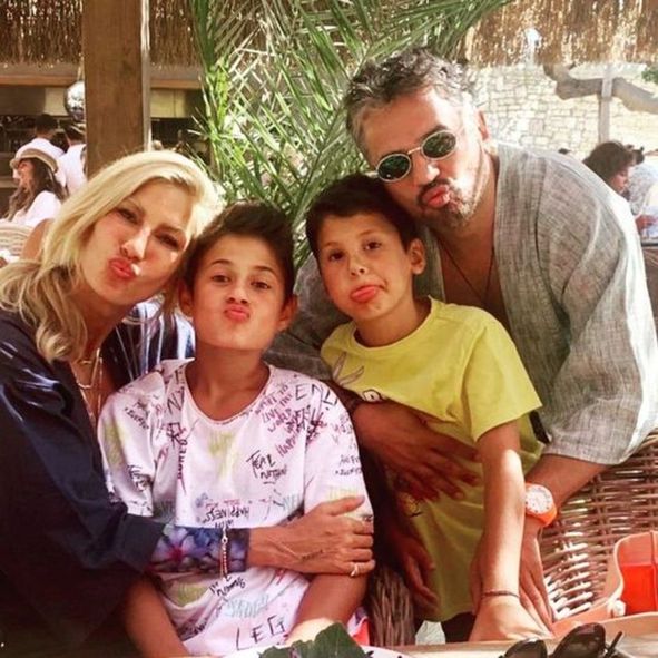 Çağla Şıkel ile eski eşi Emre Altuğ ve çocukları Uzay ile Kuzey