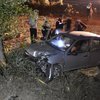 Otomobil, şarampoldeki ağaca çarptı: 1 ölü