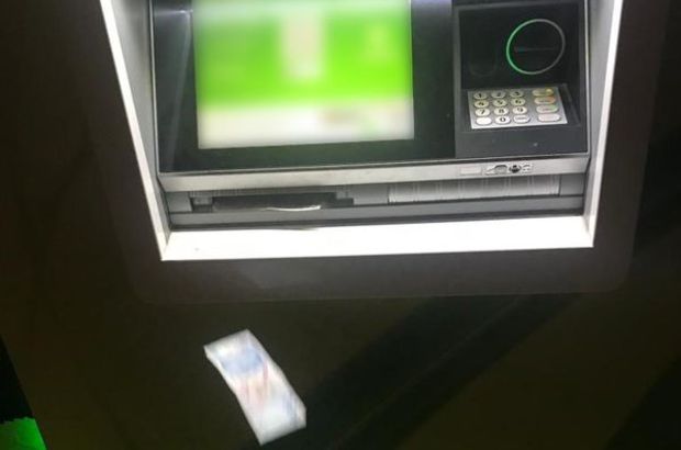ATM'ye fazladan yüklenen paralar yola saçıldı