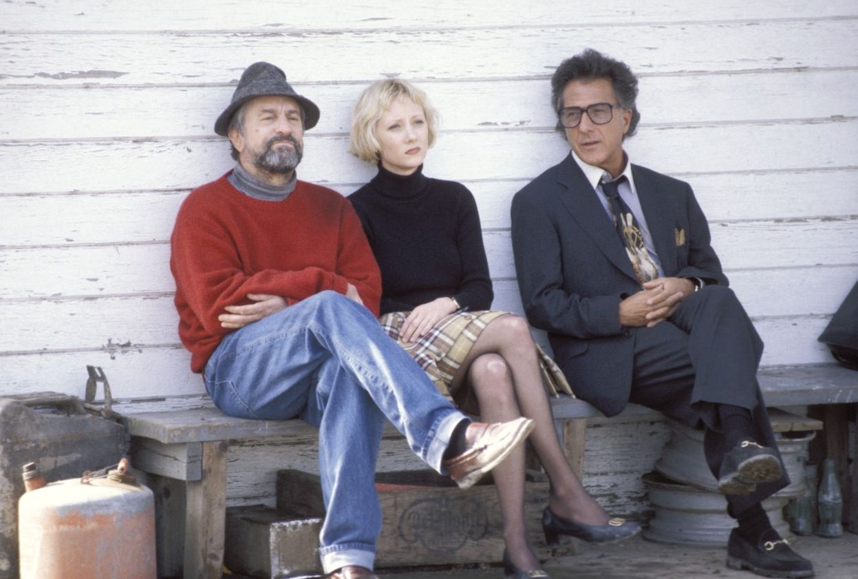 Anne Heche, 1997 yapımı 'Başkanın Adamları'nda başrolü Robert De Niro ve Dustin Hoffman ile paylaştı. 