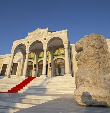 Atatürk müzeleri, ülkemizin dört bir yanında ulu önderin çalışmalarını, hayatını ve tarihimizi yansıtıyor. Bu bölümde Atatürk müzelerinin yapısal özelliklerinin ve sergilenen eşyaların neler olduğunu okuyacaksınız. Bu bölümde Afyonkarahisar’daki Atatürk müzeleri yer alıyor