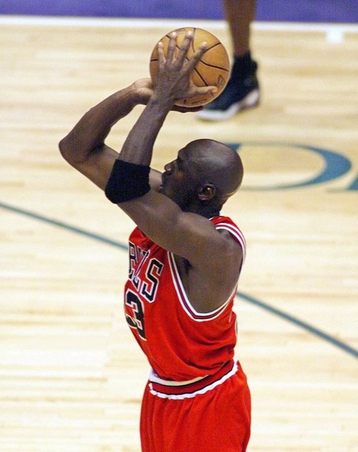 Michael Jordan her 5 saatte 3 milyon Dolar kazandırıyor