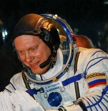 Rus uzay ajansı, iki Rus kozmonot tarafından yapılan uzay yürüyüşünün, Oleg Artemyev